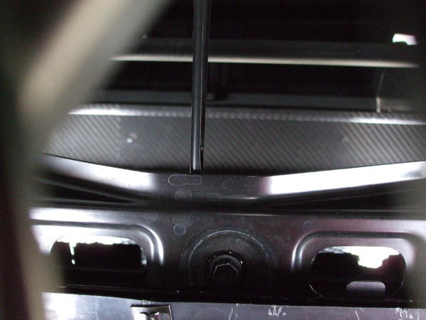 Close up of the better hidden support beam.