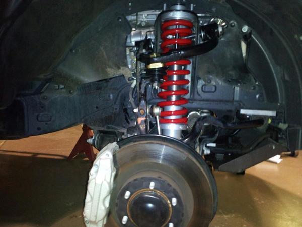 Coilover and UCA close up