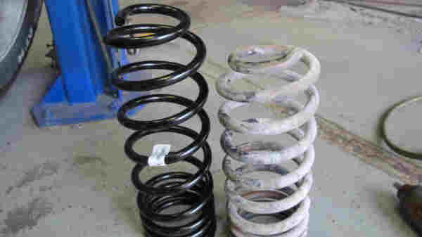 Comparison of Old Man Emu 890 rear spring vs 906.  The 880 is 3in lift soft ride and the 906 is 2in lift medium ride.