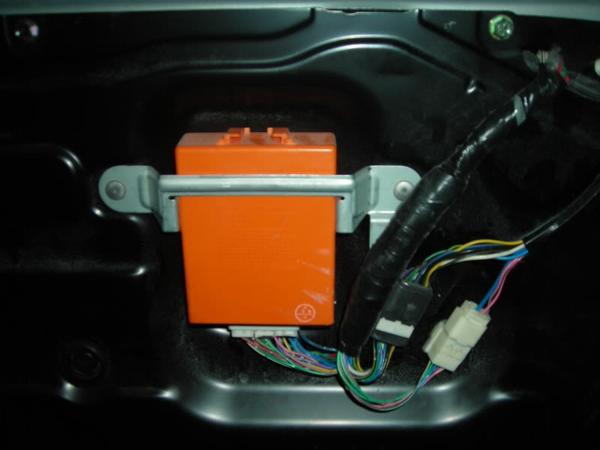 Crapy photo of the wiring. Need a better one to see all the wire colours/connectors locations!
