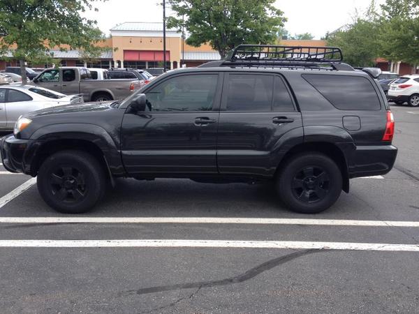 Daystar 2.5' leveling kit installed with the running boards removed.