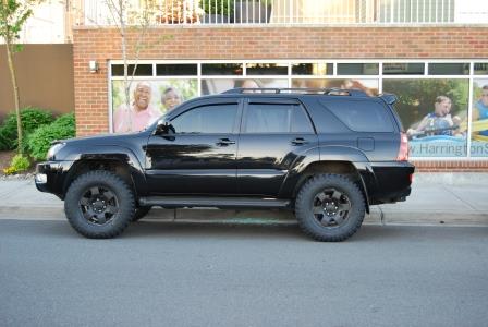 Daystar 2.5 spaces, BFG MTs & Plastidip'd 2008 FJ Wheels