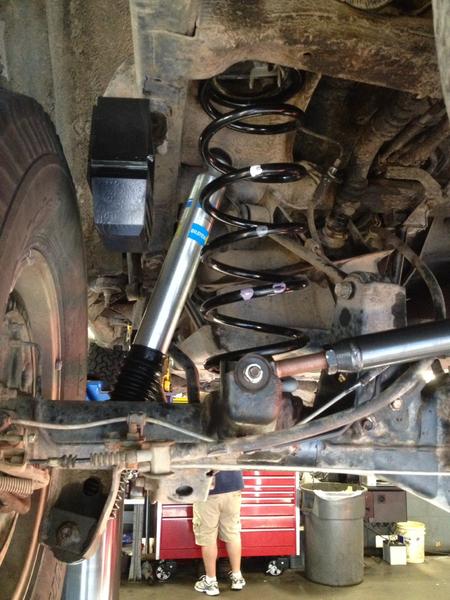 Driver rear set up with the 5100's, FZJ-80 LC coils, adjustable Panhard bar, and the Daystar Comp. Style bump stops