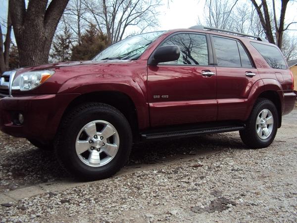 DSC01401
2" front level (achieved with 1" thick spacer) + 32" Yoko Geo ATS Tires.
