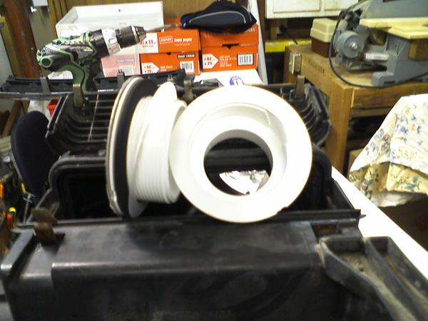Fitting and plug with gaskets.