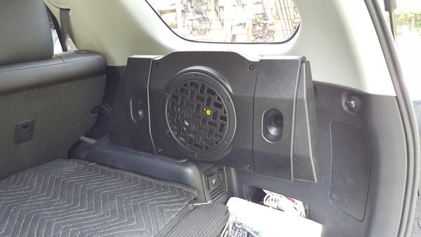 FJ Cruiser Subwoofer box install in 4R.