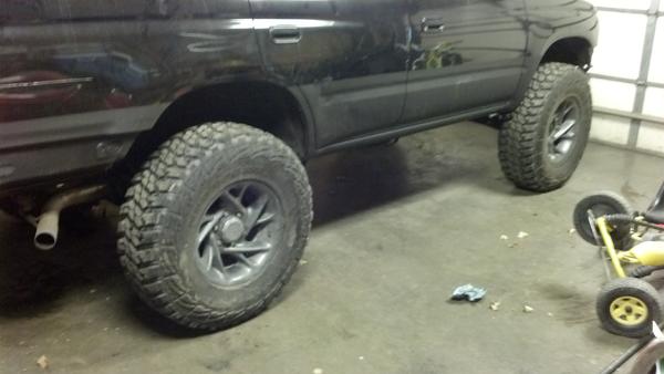 FONT AND REAR LIFT INSTALLED WITH ALL NEW BRAKES 5;29 GEARS WITH DETROIT LOCKER IN REAR