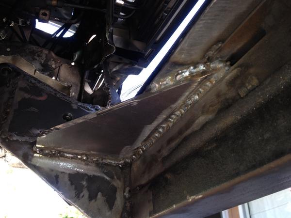 Frame gusset up front