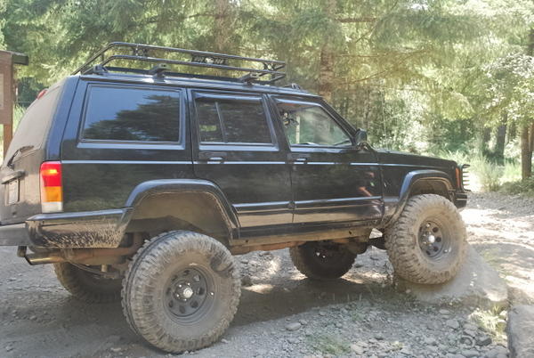 friends jeep flexin