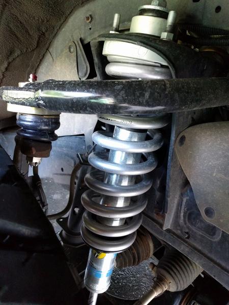 Front coil over with Light Racing UCAs