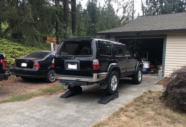 Front diff wasn't engaging in any 4x4 setting after going through mud. I put the rear on ramps to i can lift the front. I just had returned from a car