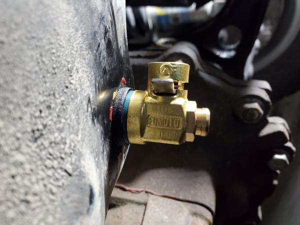 Fumoto oil valve