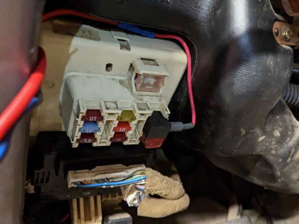 Fuse tap powers a 5V transformer for a Rexing dash cam.