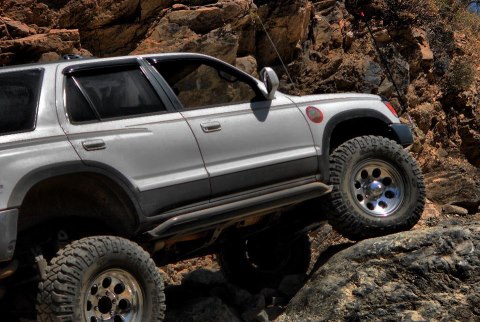Getting flexed on AZ trail.  Removed rear sway bar.