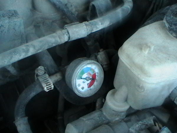 Ghetto fuel pressure gauge form a AC recharge from wally world