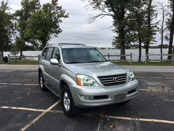 GX470 at lake