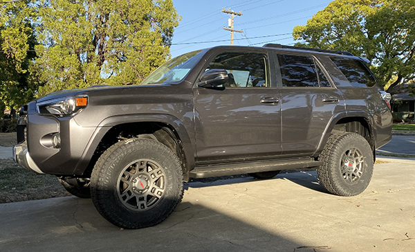 Gypsy with her new shoes (285/70/17 Pirelli Scorpion AT Plus) and 1.5" spacers.  Slight rubbing as expected - doing the trim/push this weekend. Love t