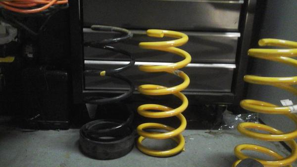HD coil compared to stock 4runner coil and Daystar spacer. Same hight without weight. 2 inch height difference on the vehicle.