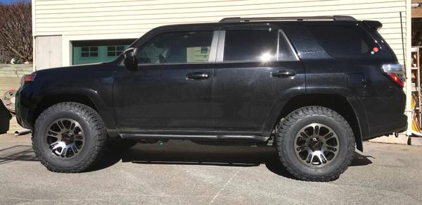 Helo 904 17x9 rims with 285/70-17 BFG KO2.
