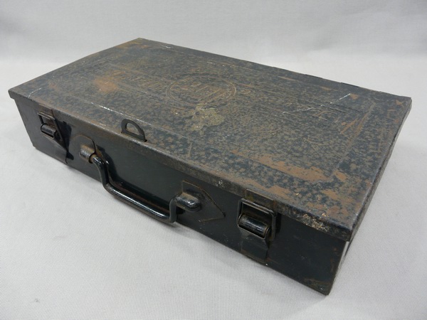 Here are seller pics of the Toyota Motor toolbox I got off of yahoo auctions. I've seen this thing on eBay for like $200 and $300. I spent less than t