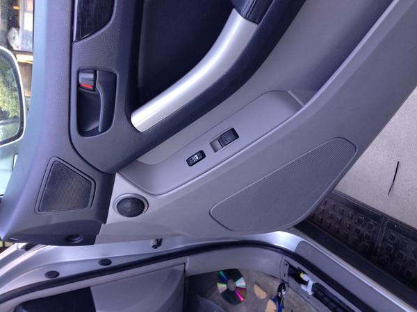 Hidden 1" tweeter hidden 3" midbass driver