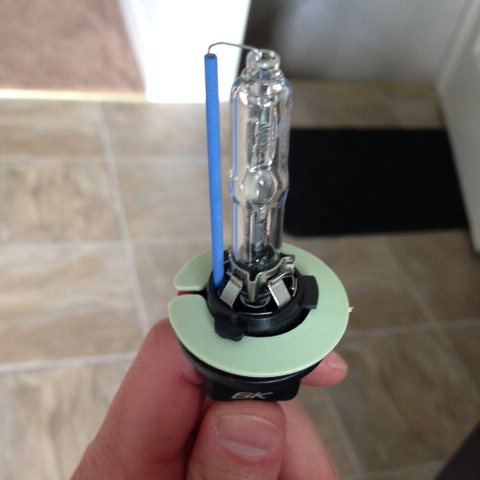 High quality bulbs, notice the metal prongs holding the bulb centered, you won't see this on Amazon/Ebay Kits.  True sign of quality.  (note: remove g