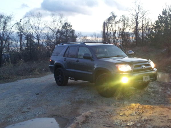 how bout them HID's on a phone camera! DDM 3000k fogs, stock heads.