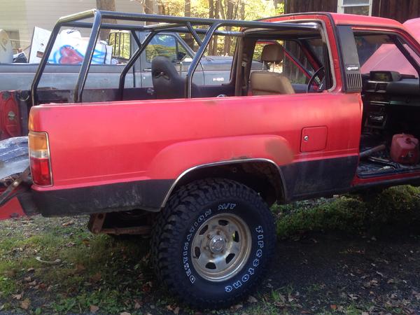 imager he roll cage connects to the frame, and holds the body solid. This 4Runner was close to being scrapped and we have saved one more 1st gen
