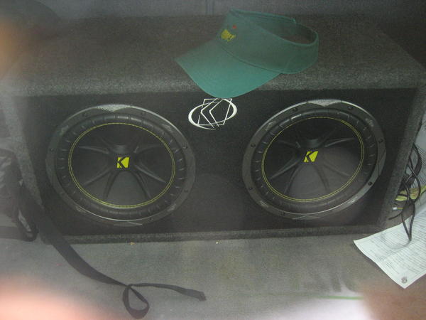 IMG 5329-two kicker 10 inch, ported box with 1000w pioneer amp