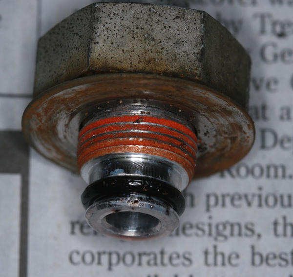 Inlet fitting after removal from cooler. O-ring looks good, fitting is clean. No noticeable corrosion inside of flat washer.