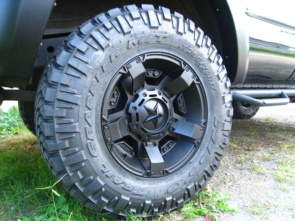 KMC XD811 RockstarⅡ  17×9J 139.7 -12
NITTO Trail Grappler M/T 295/70R17