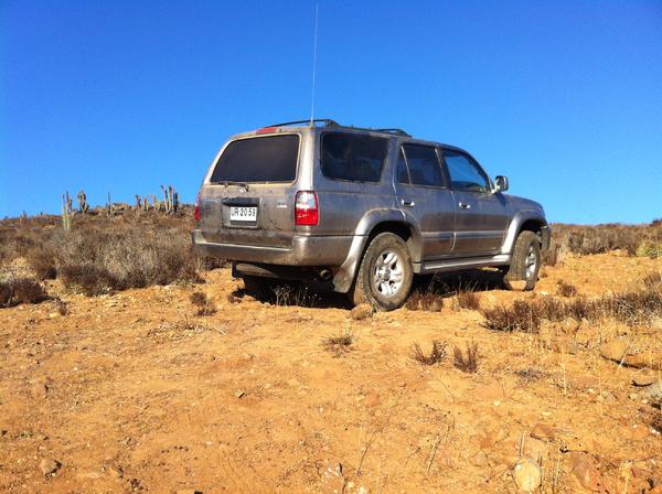 la foto (23)
2001 SR5 4WD 4runner parked on steep hills in Canela, Northern Chile. This a stock runner used for both family and business outdoors acti