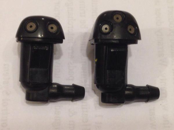 Left: OEM 2-nozzle
Right: '01 RAV4 3-nozzle