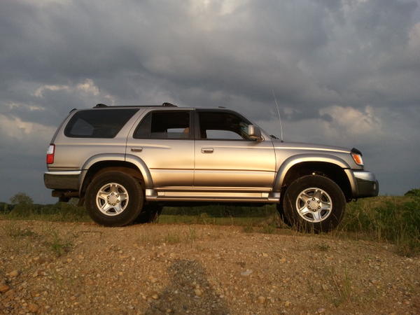 Lift after 3K, Adj pass c/o, the collar has 3 threads off the bottom of the sleeve to level it out. 
Rear: 35 1/8"
Front: 36.5" 
265/70R16 Goodyears @