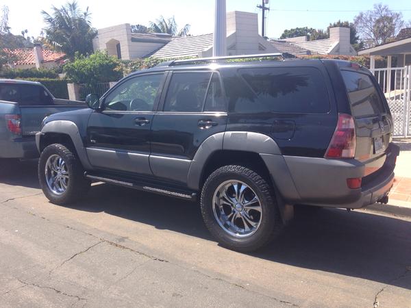 maxtrac spindles & 305/55/20 tires. Bumper got chopped way to much