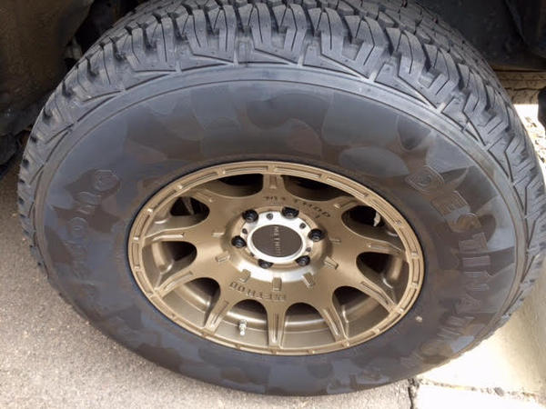 Method Roost 17 " Wheels with 285/70/17 "Cammo Ed" Firestone AT Tires