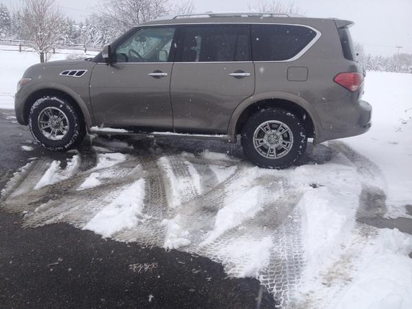 Mom's offroad QX56.