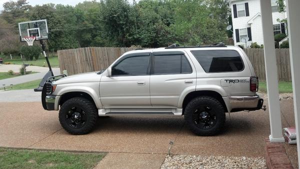 More new wheels.. Went to a 17x9 with a -12mm offset. Nice stance