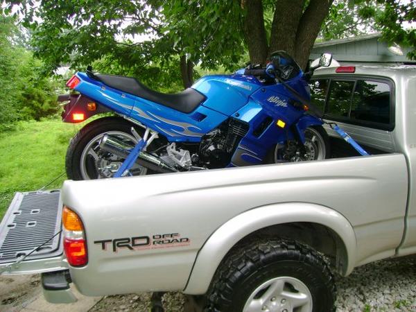n1067665423 30393489 7203613

my old 02 taco 4x4 3.4L  5 speed.  3" lift,   33" susper swamper tsl radials.    with my wife's ninja 250