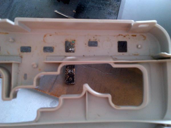 Nastiness under shift trim piece