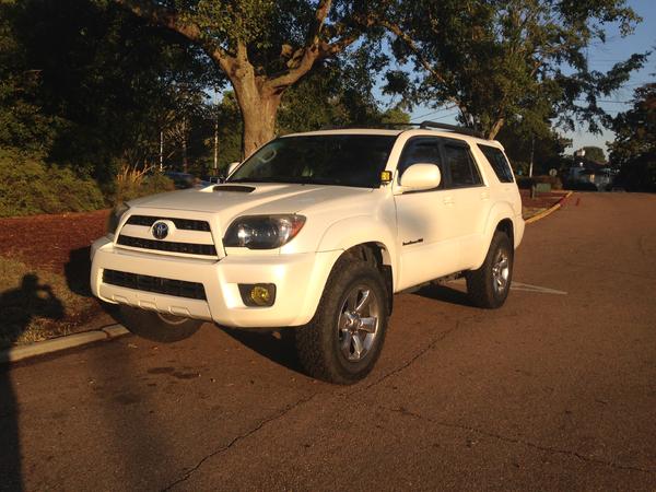 New equipment:
1) CBI ditch light brackets
2) Rigid Duallys (w/ yellow LaminX to match fogs)