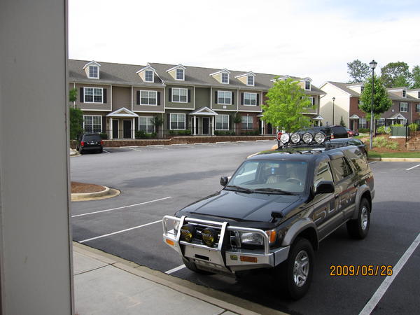 Nice clean pic of the truck in front of my old apartment. I plan to ditch the JDM fogs and put a set of Jaos H3s there then update the harness and run
