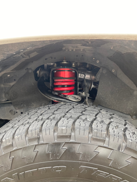 Ordered this kit through Bilstein's website, and they had the option to have them delivered as either raw aluminum, or anodized red or black. I select