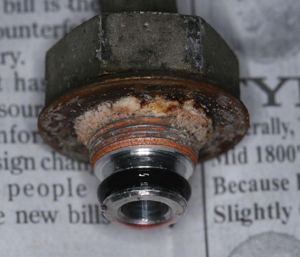 Outlet fitting after removal from cooler. O-ring looks good, however considerable corrosion is eveident inside of flat washer. Flat washers do not pro