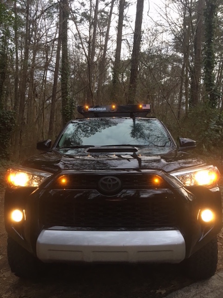 Oznium LEDs front grille and roof rack for better visibility through fog/dust