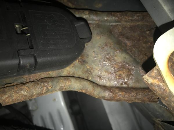 Pic of the trailer hitch wireing harness connection lug. Surface rust all over, this is typical for the whole rear of the 4Runner