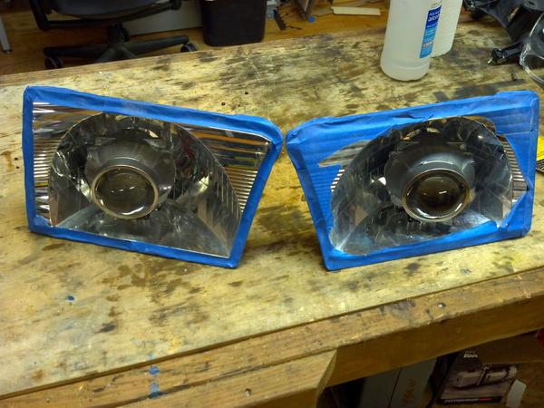 Projectors fitted in both reflectors