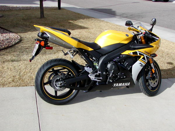 R1 in Kenny Roberts livery.