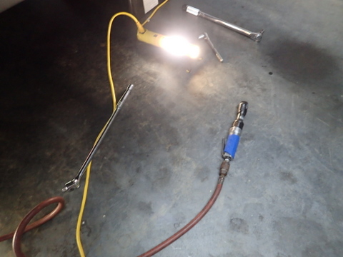Ratcheting Torque Wrench worked better than a non-ratcheting breaker bar.