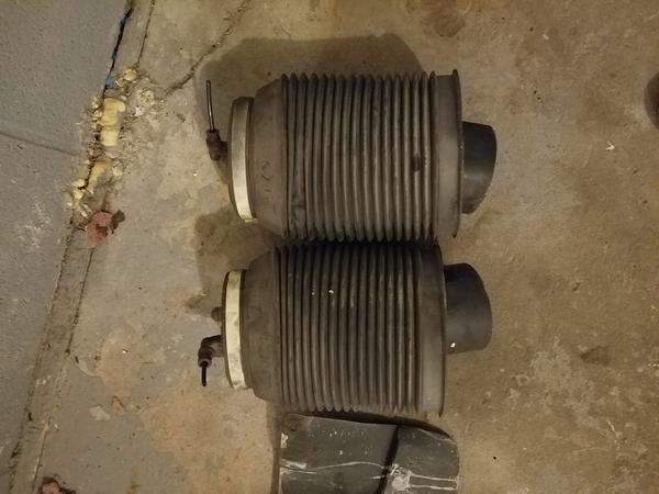 Rear airbags